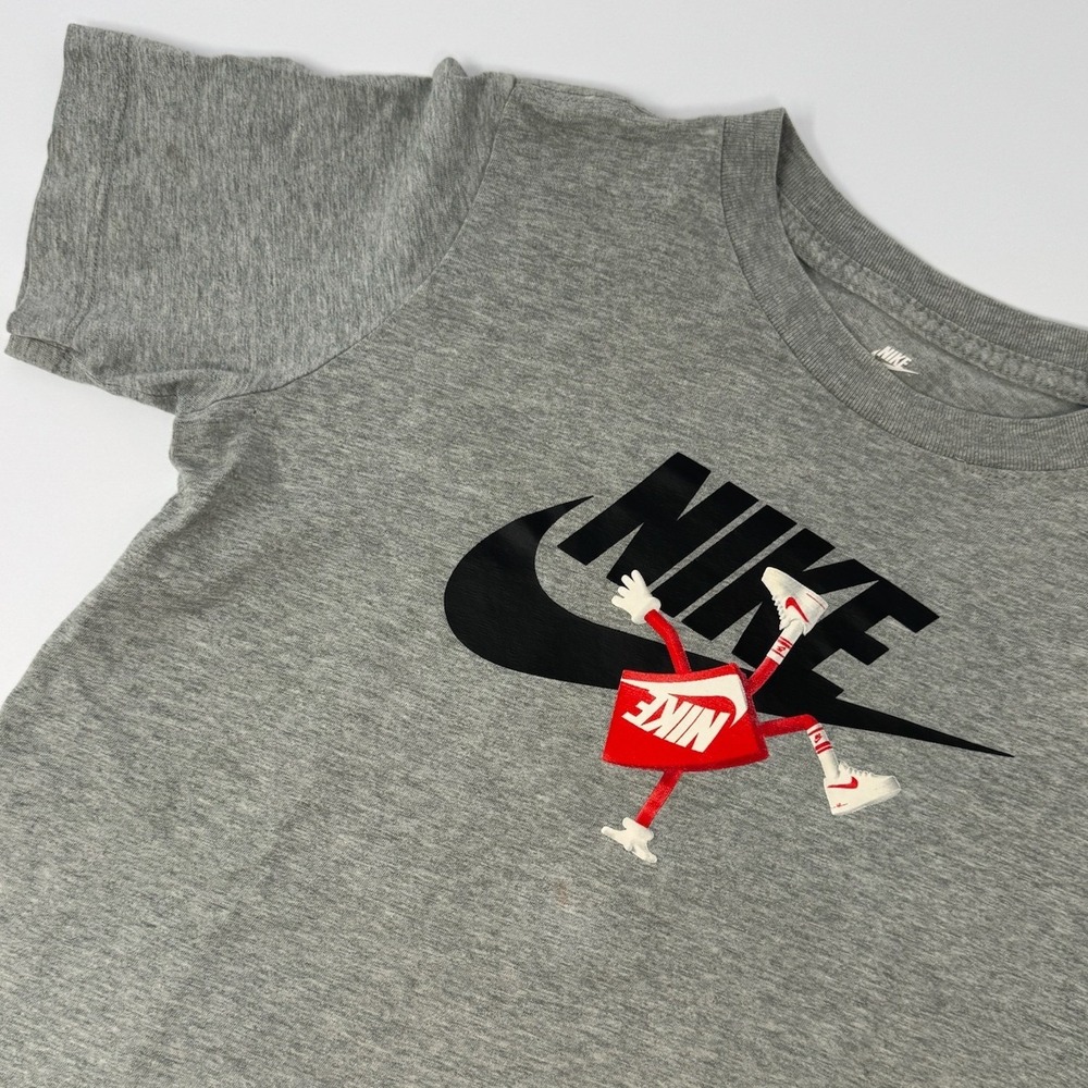 Nike Boys Medium Gray Graphic T-Shirt Shoebox Character Swoosh Logo Tee